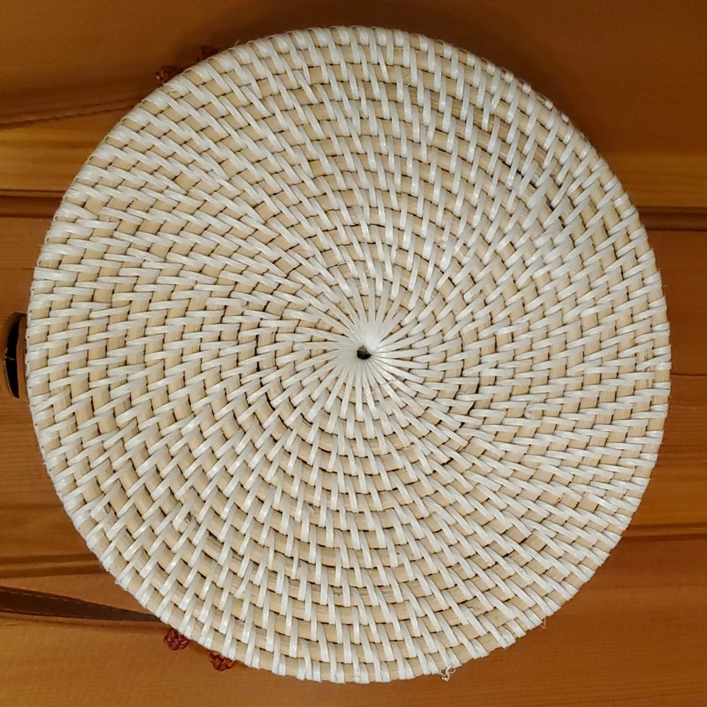 Shell and Rattan Circle Crossbody‎ Purse - Picture 7 of 10